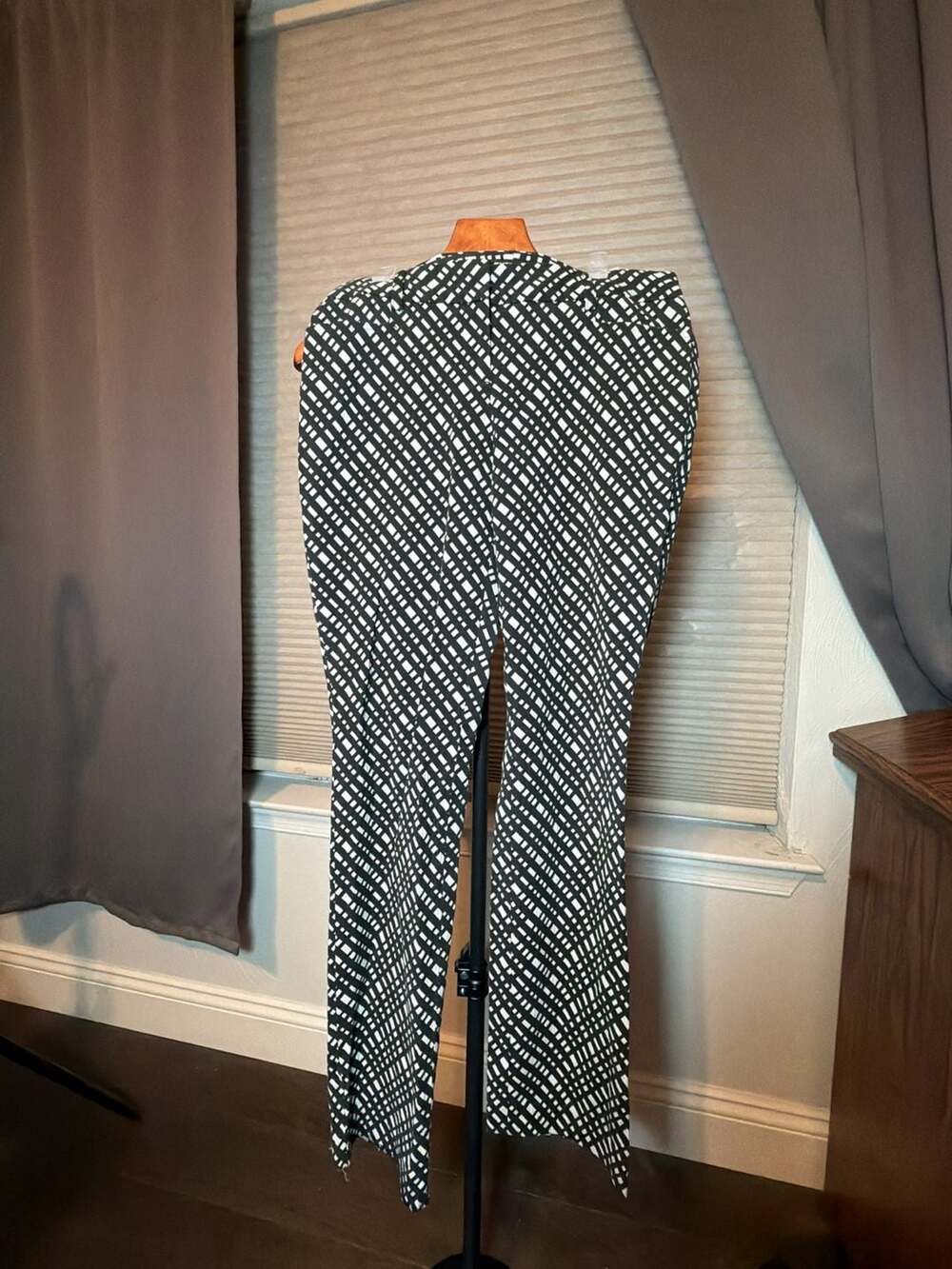 Express Columnist Pants Size 4R Black White Pattern